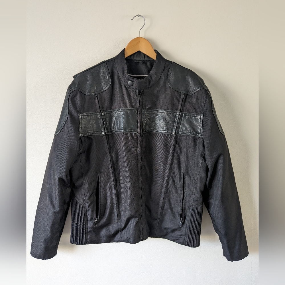 Women's Revolution Gear Black Leather Motorcycle Jacket Size Small Runs Large